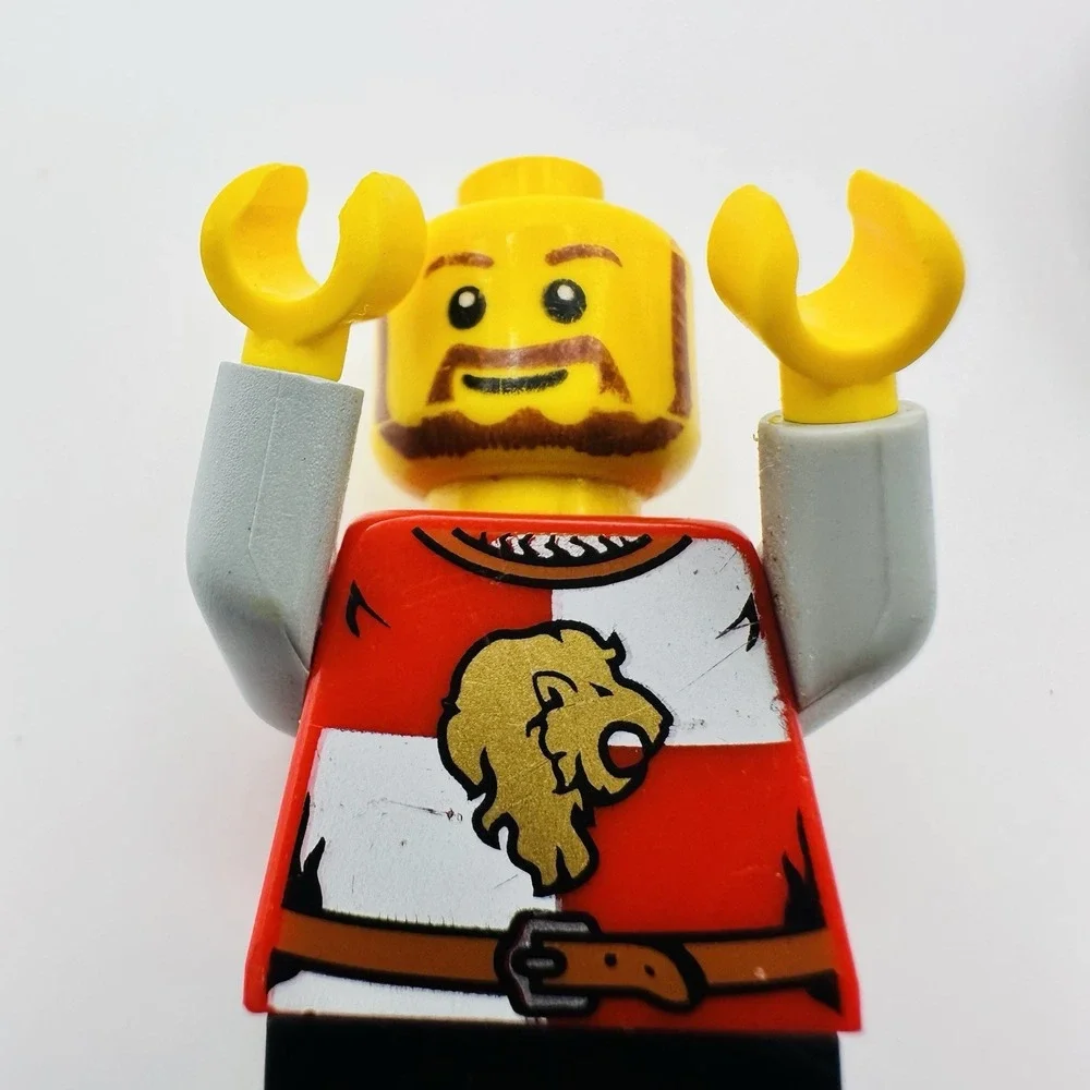LEGO Kingdoms Lion Knight Castle Minifigure 7946‎ Pre-owned Read Description